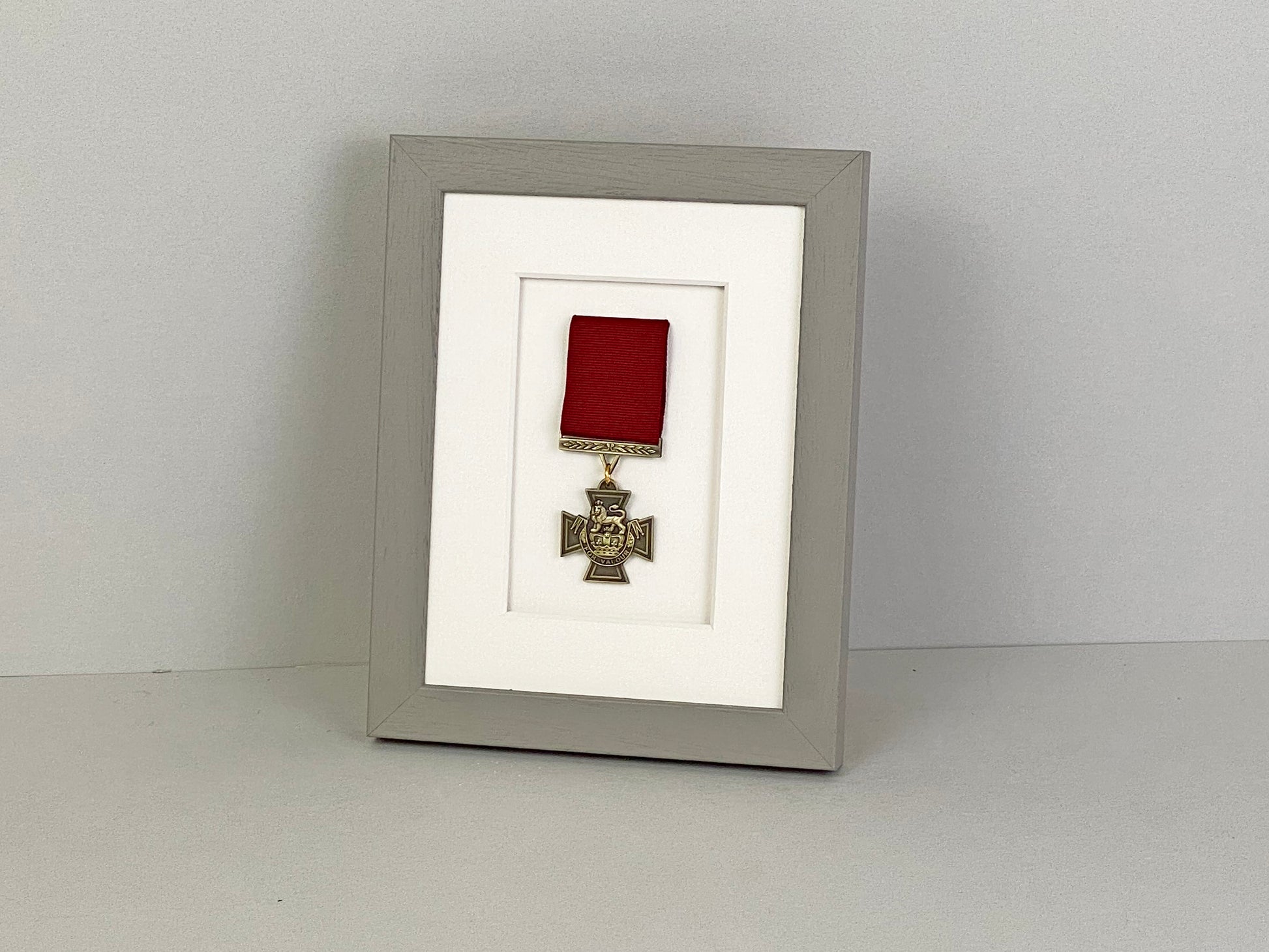 Military and Service Medal display Frame for 1 Medal. 8x6" - PhotoFramesandMore - Wooden Picture Frames